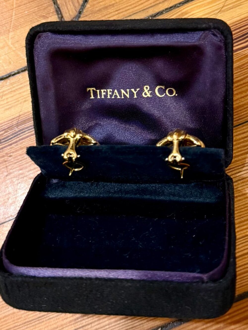Tiffany & Co 18K Gold Knot Earrings Vintage Signature X Yellow Gold Studs w Box - Picture 3 of 9